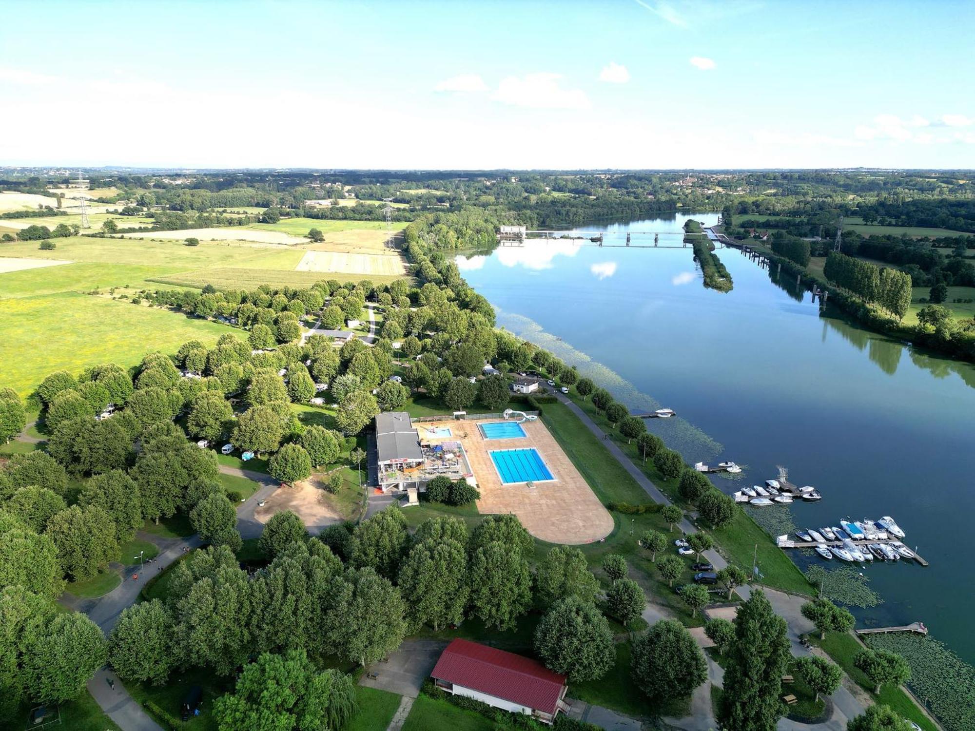 Camping De Thoissey *** Exterior foto